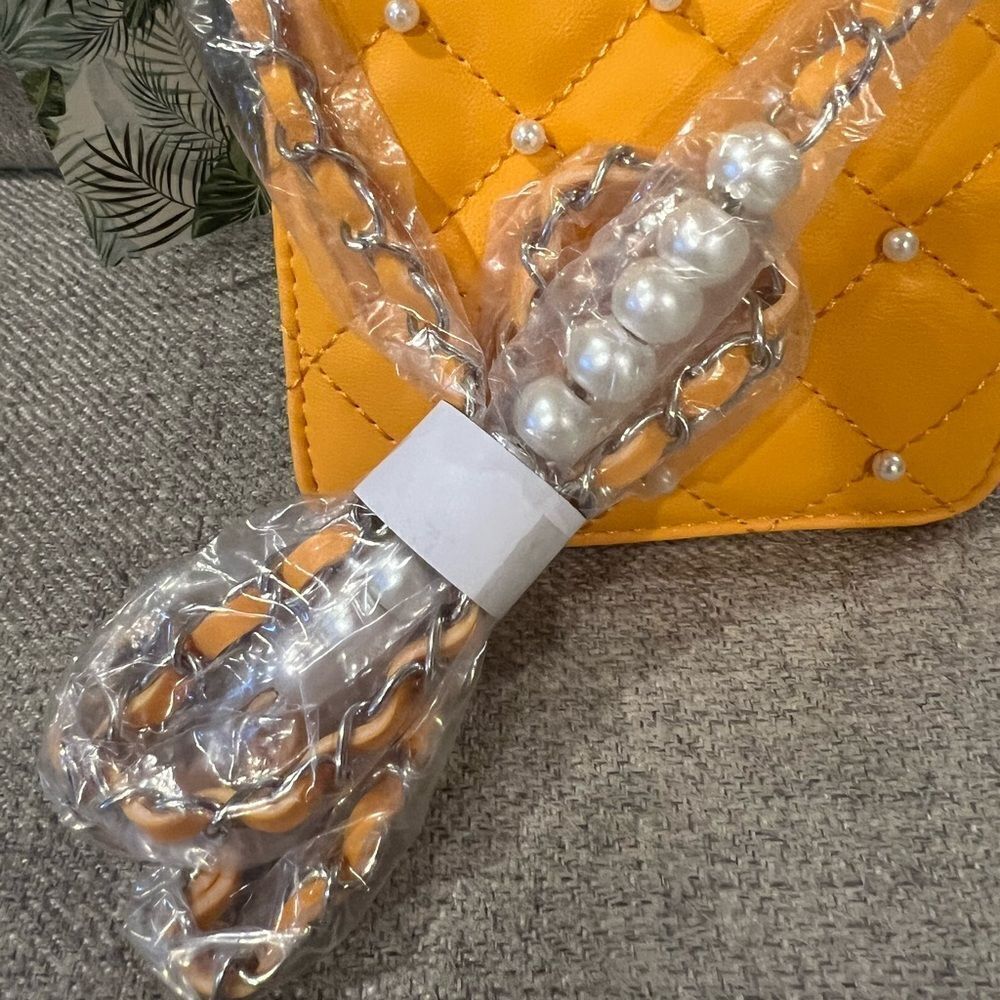 NWT Badgley Mischka women's phone camera bag in yellow with pearl accents - Picture 5 of 8